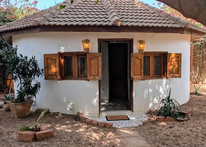 Chez Anais - Case Independante Dans Un Grand Jardin Avec Piscine